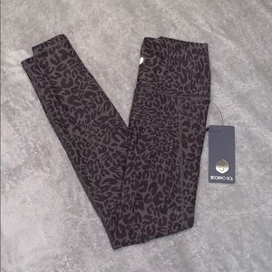 Scorpio Sol Serena Leopard Pocket Legging NWT